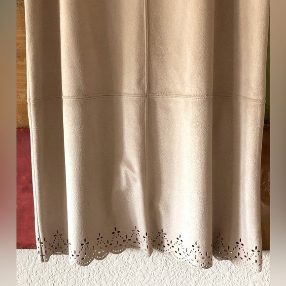 Liz Claiborne Suede High Waist Column Plisse Midi Tan Cutout Hemline Size… - Picture 12 of 12